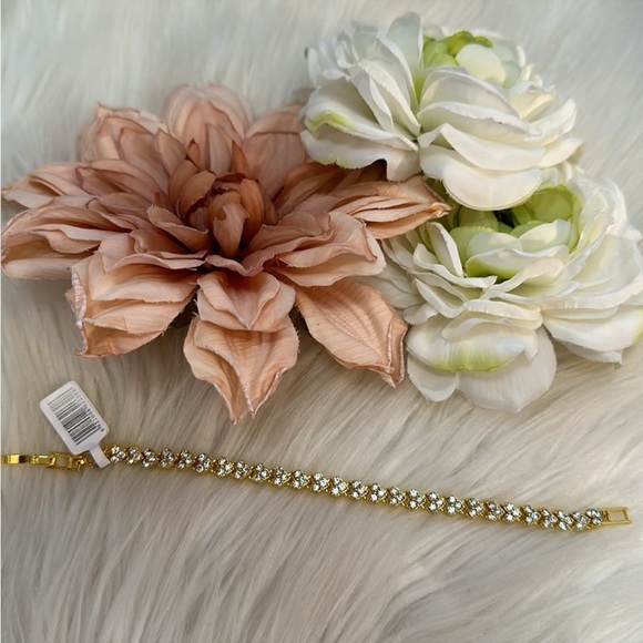 Crystal Heart And Gold Accent Tennis Bracelet NEW! - Picture 4 of 7